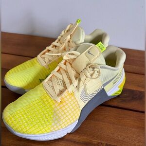 Womens Nike metcon 8